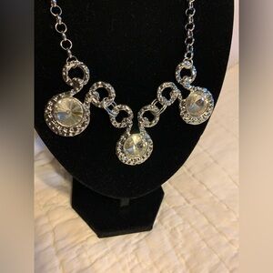 LARGE ROUND SPARKLY RHINESTONE SILVER NECKLACE & EARRING SET. Gorgeous!!
